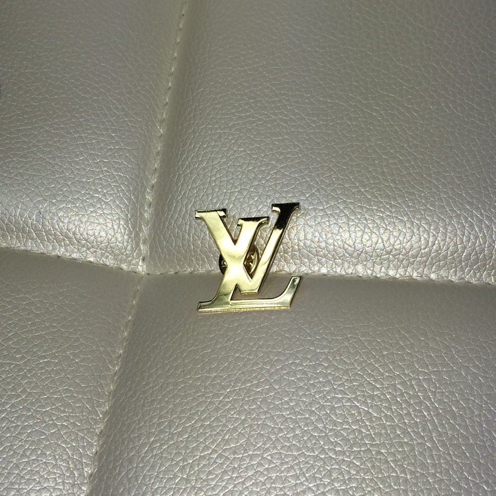 Louis Vuitton logo pin counter staff pin - - Picture 2 of 8